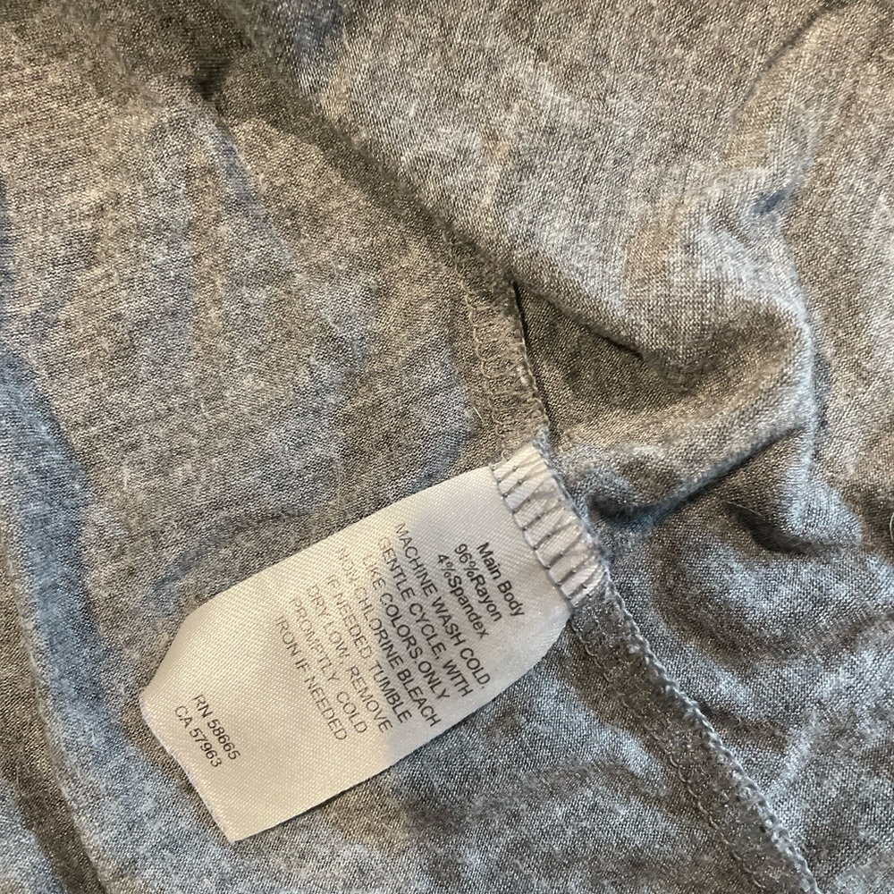 Gray robe - Picture 2 of 3